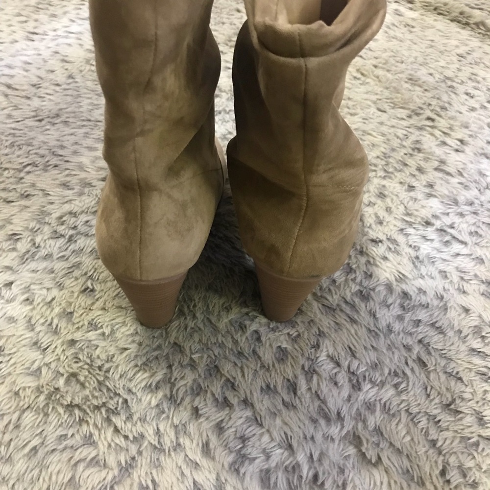 Boots - Picture 4 of 4